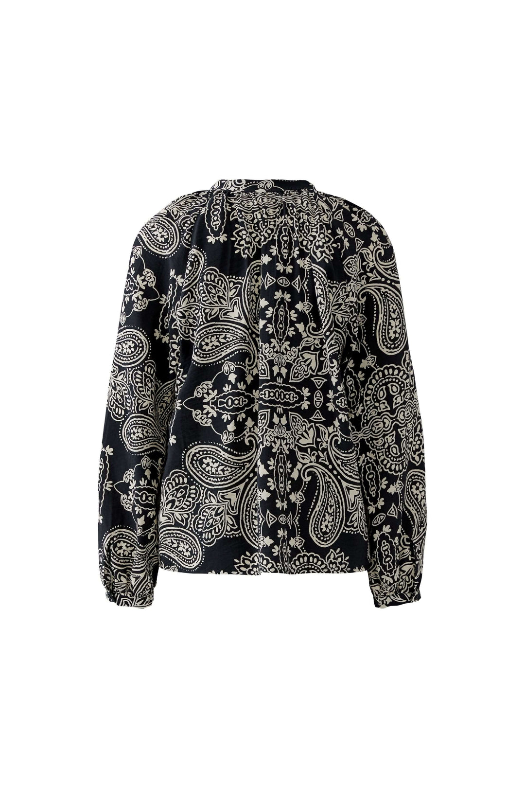 Blouse fluide imprimé graphique bohème avec motif détaillé noir et blanc, manches longues, idéale pour un style féminin et décontracté.