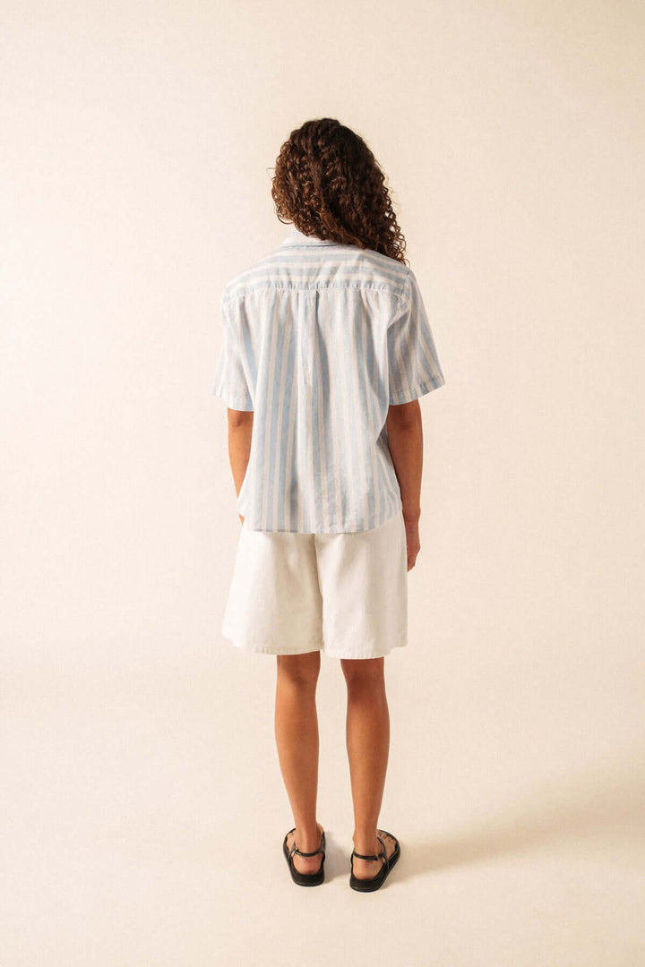 Blouse à rayures manches courtes ALMA vue de dos, style décontracté et soigné, idéale pour l&