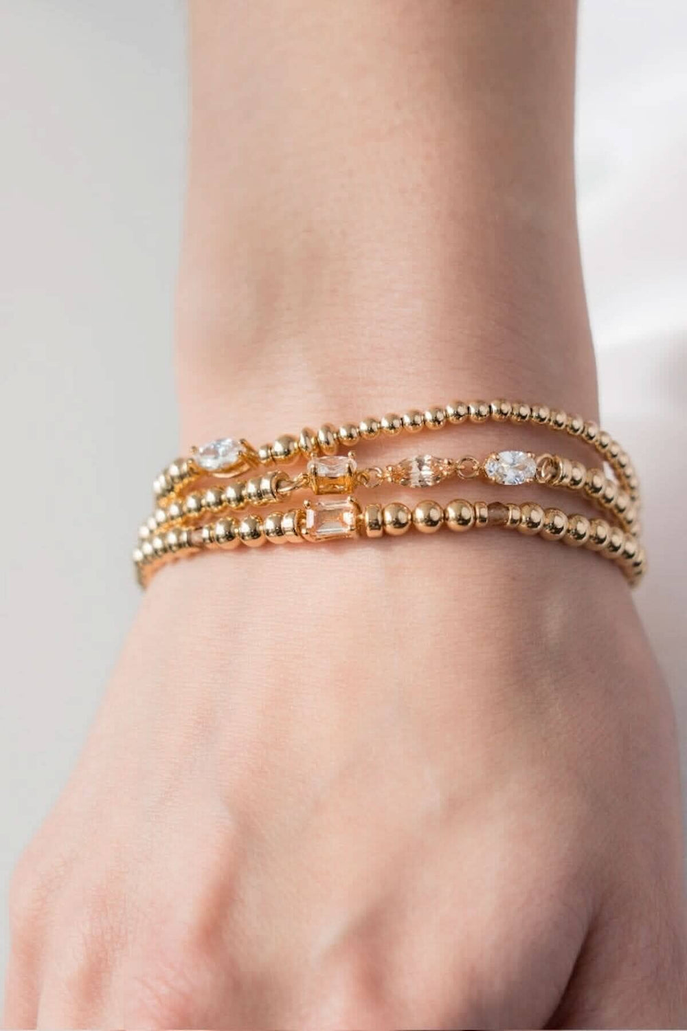 Bracelet en or vermeil avec zirconium, ajoutant éclat et élégance moderne à votre poignet.