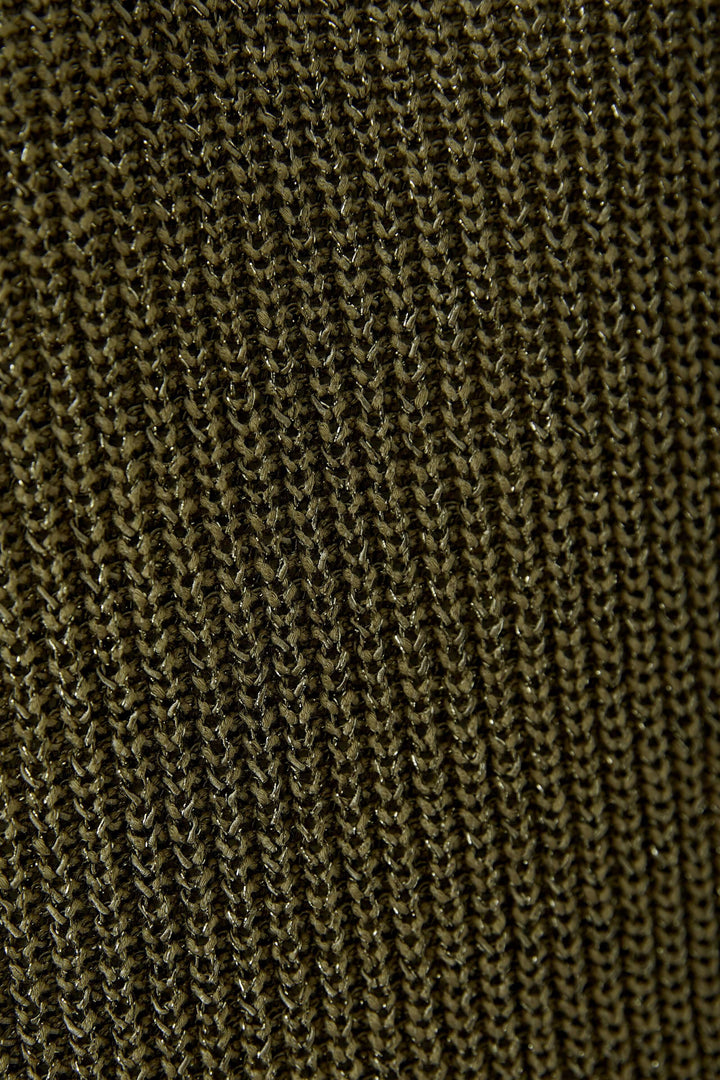 Texture de maille de la camisole tricoté en fil spécial, détaillant le motif texturé.
