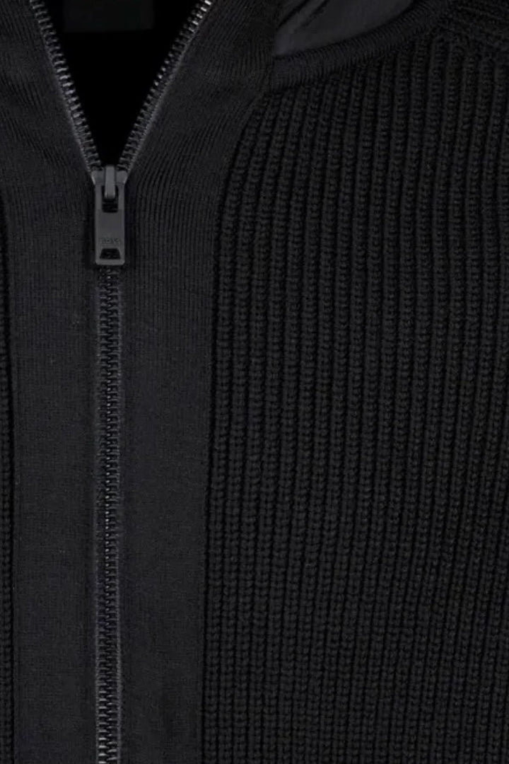 Cardigan Kigloo zippé en laine et nylon avec fermeture éclair et col montant, élégance et confort alliant modernité et style classique.