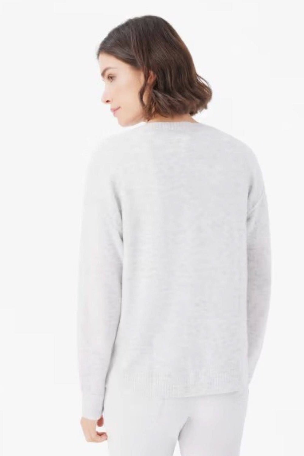 Cardigan douillet Alicia en alpaga, présentant un dos élégant avec épaules tombantes, couleur grise, style décontracté.