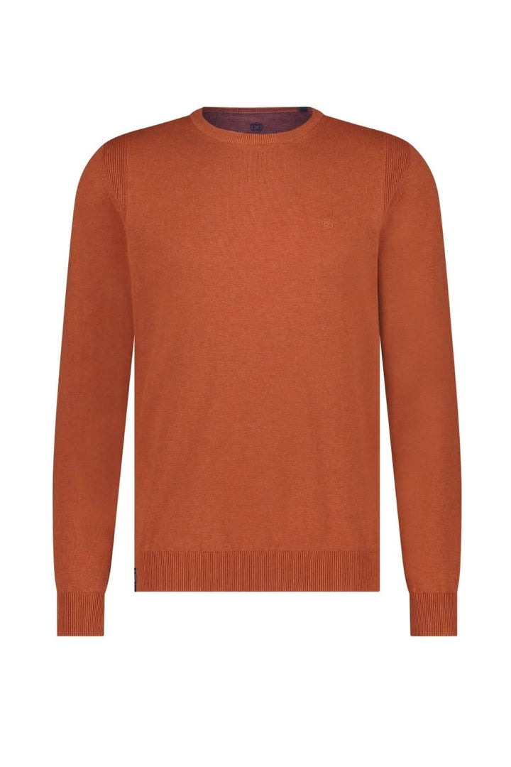 Chandail basique col ras du cou en orange, manches longues, coupe régulière, essentiel confortable pour homme.