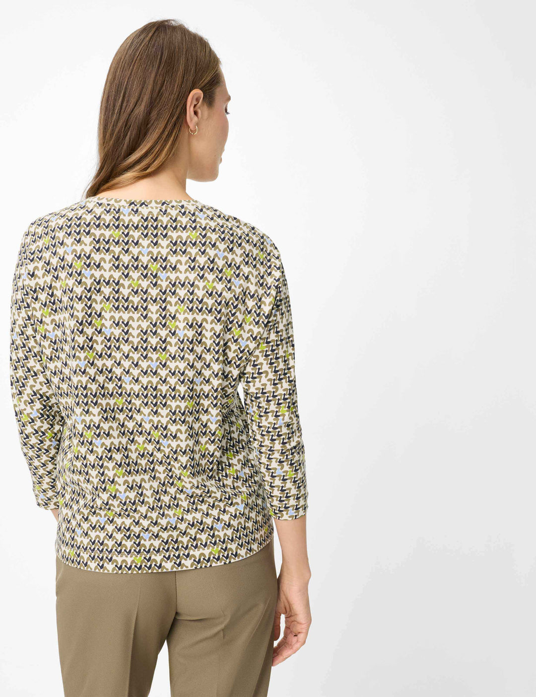 Vue arrière du Chandail imprimé graphique CHARLENE avec manches trois-quarts et coupe droite pour un look contemporain et épuré.