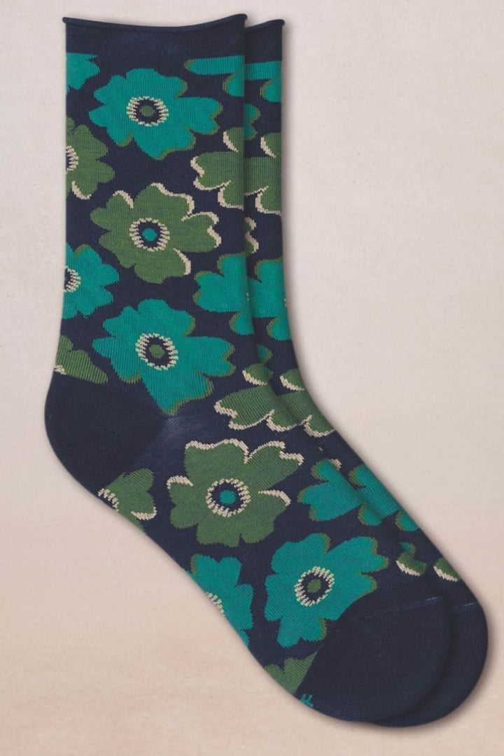 Chaussettes à motif floral en coton majoritaire, avec des fleurs audacieuses vertes et bleues, longueur mi-mollet, pour un style original.