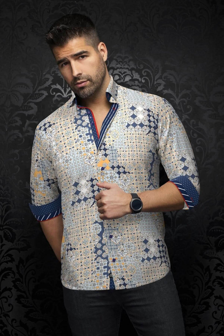 Chemise Carlson à motif géométrique mosaïque, style moderne avec col et poignets contrastants.