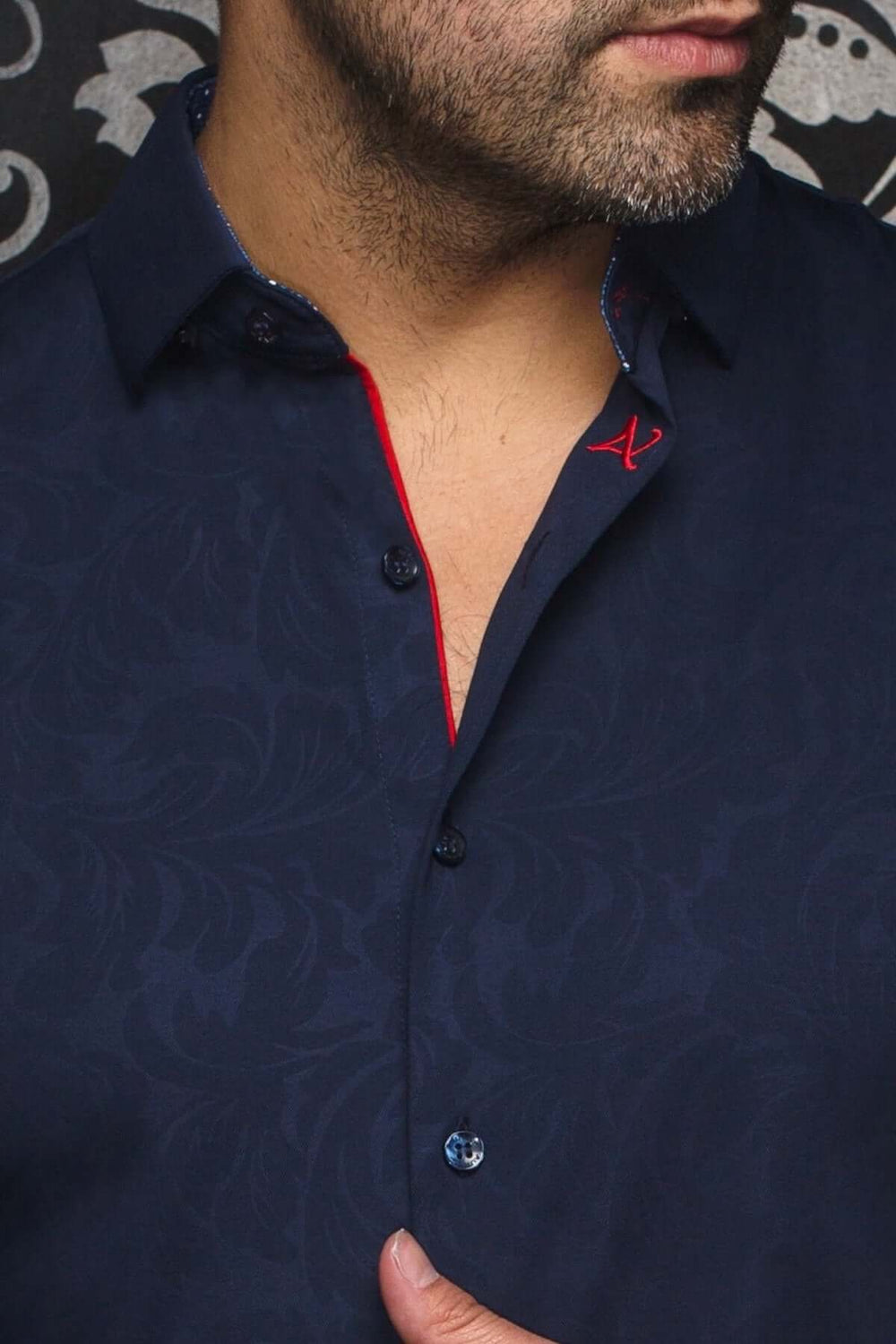 Chemise Dunn à manches longues avec tissu texturé et détails raffinés, coupe ajustée et col contrastant.
