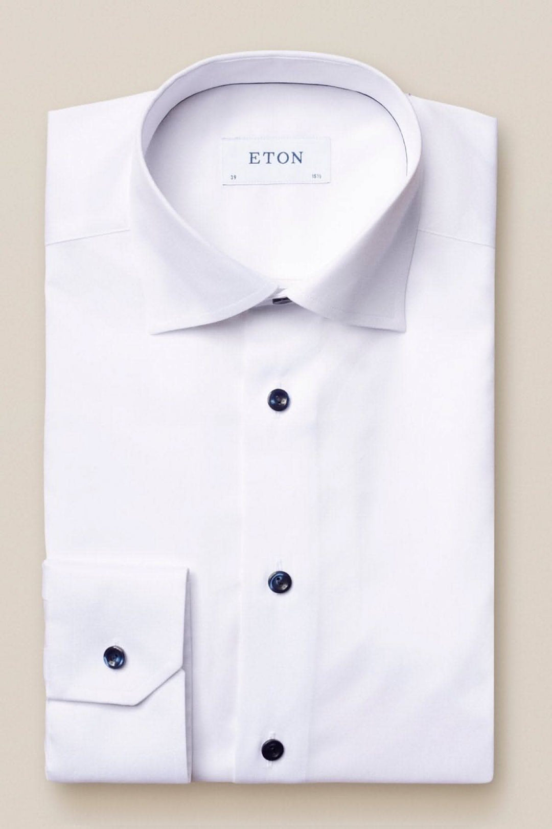 Chemise blanche Eton avec boutons marins, tissu infroissable, élégance intemporelle pour tenue d&