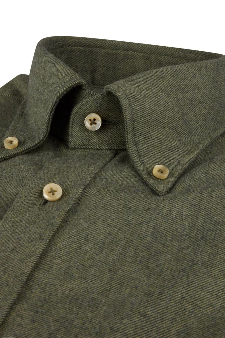 Chemise en flanelle coton à col boutonné avec boutons en nacre véritable, idéal pour un style élégant et intemporel.