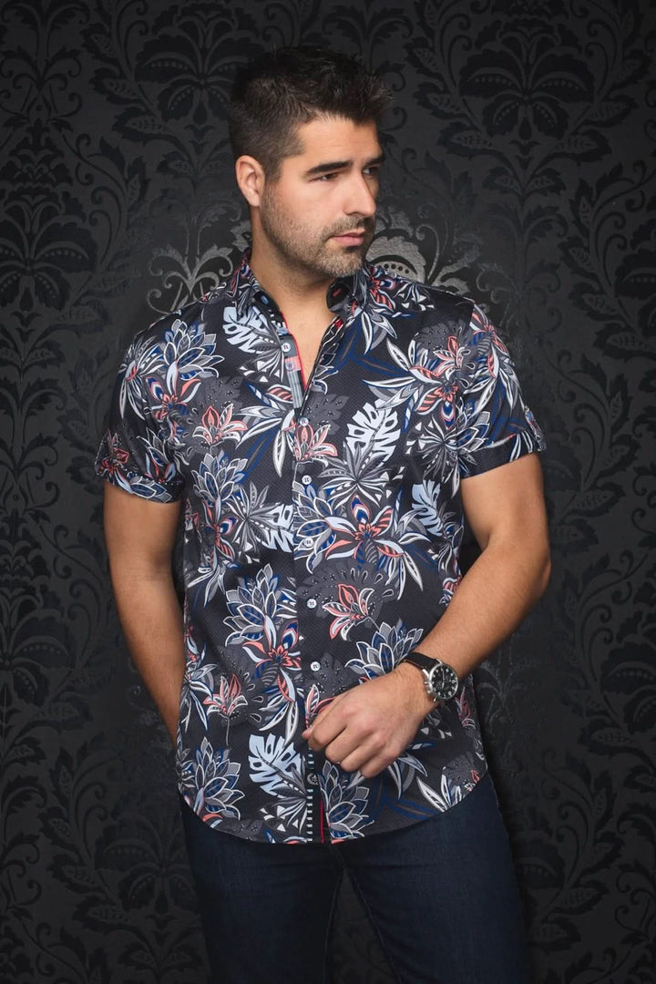 Chemise à manches courtes Corrado avec motif feuillage multicolore sur fond foncé, parfaite pour l&