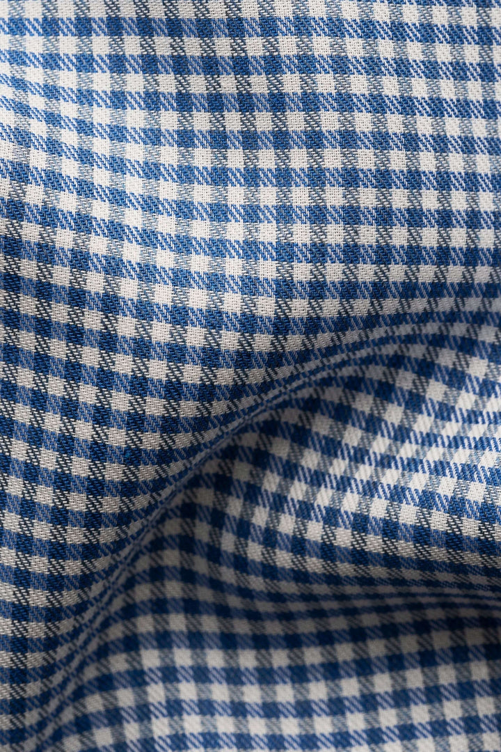 Tissu à motif carreaux bleus et blancs de chemise motif carreaux, élégant et moderne, texture en gros plan.