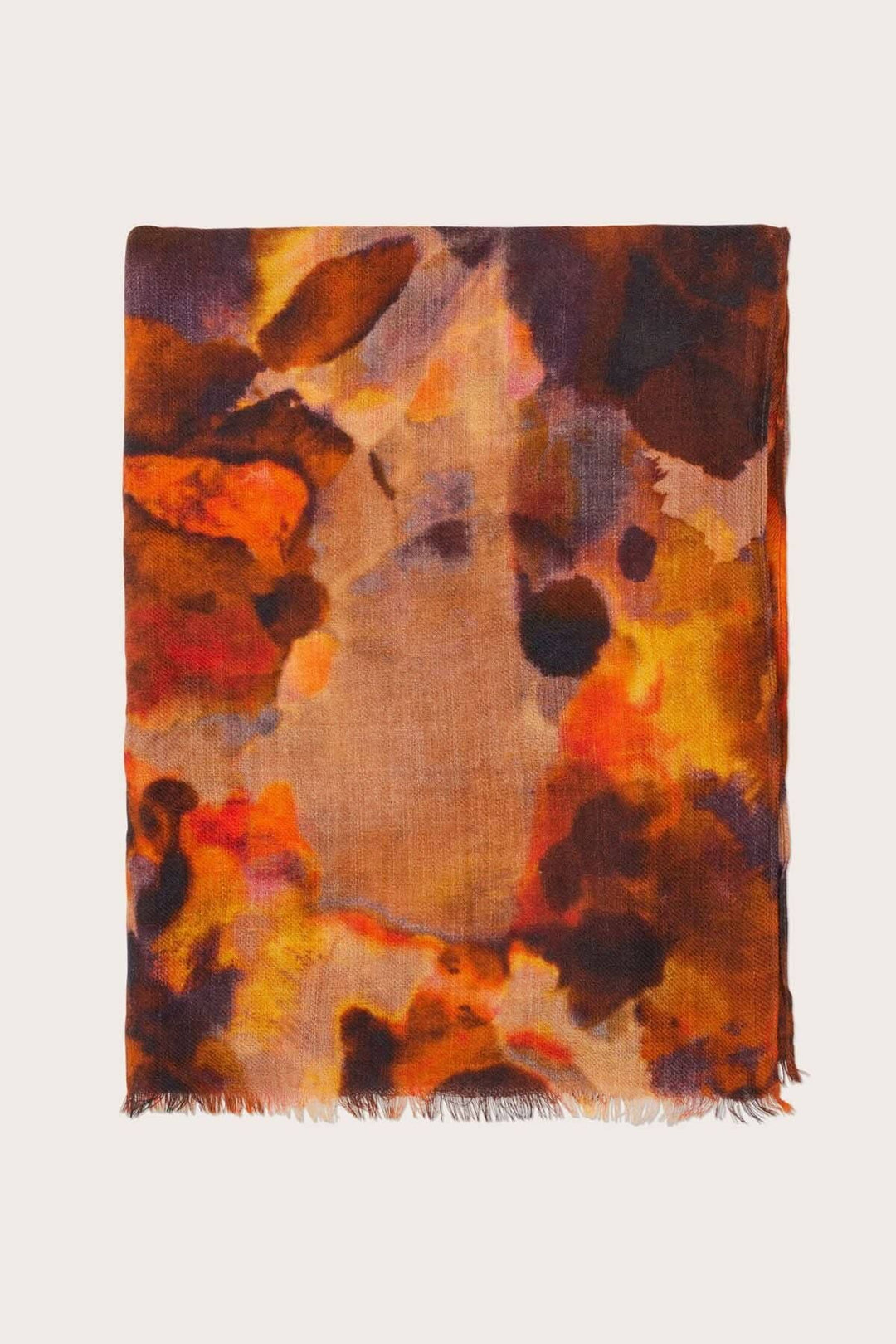 Foulard Adama avec imprimé aux couleurs brûlées, en tissu doux et léger, avec franges aux extrémités.