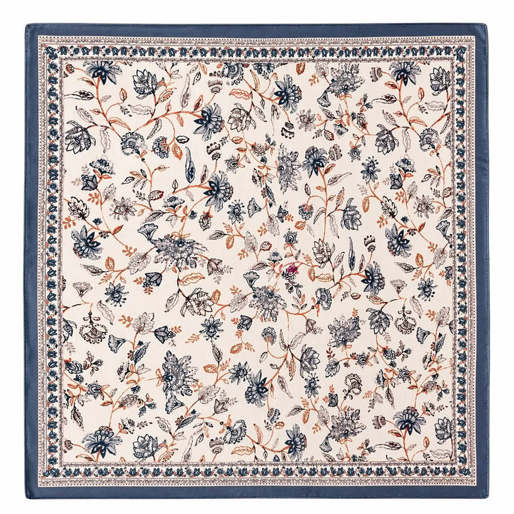 Foulard carré imprimé floral raffiné au motif délicat et bordure satinée, format 53 x 53 cm, élégant et polyvalent pour diverses tenues.