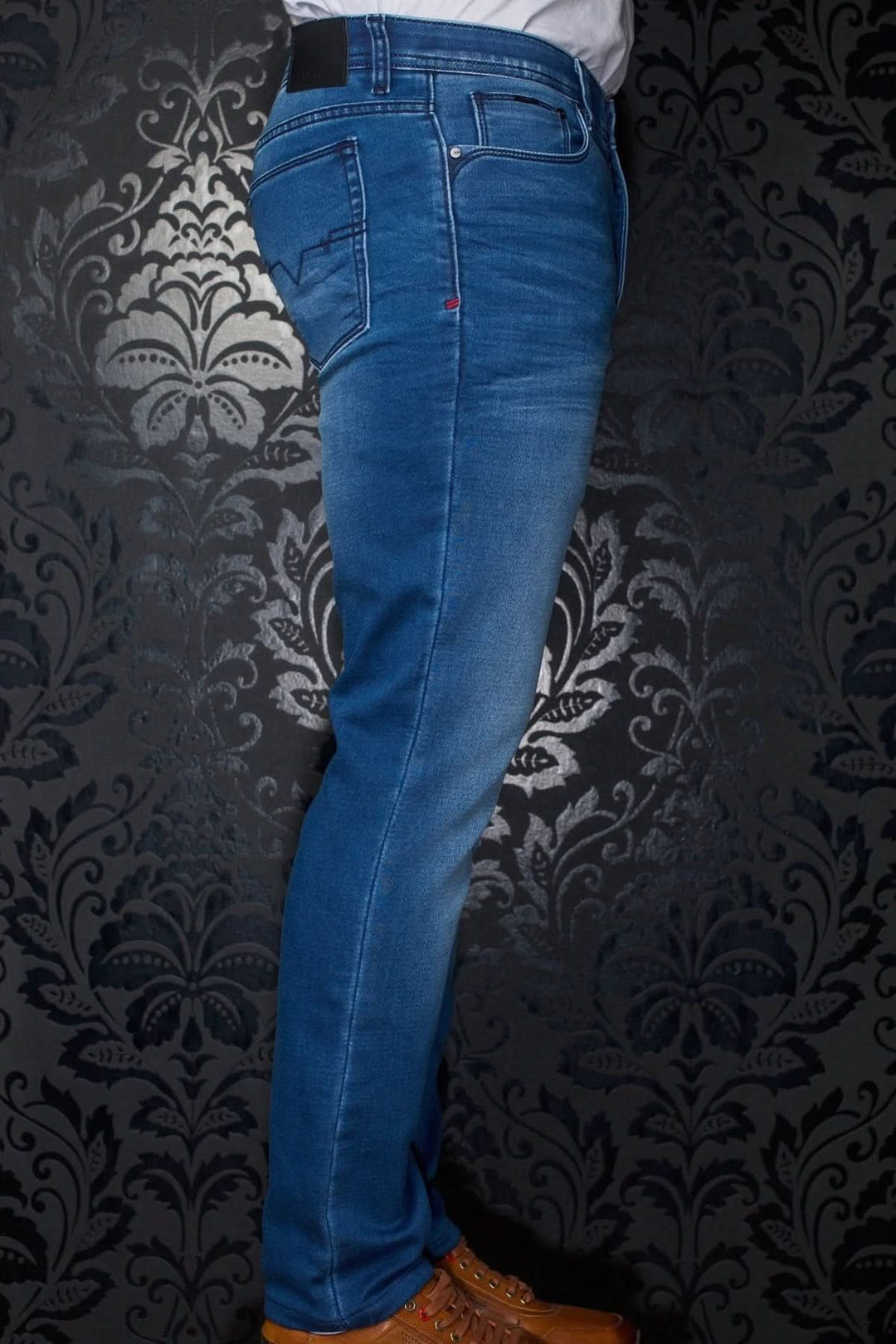 Jean JOHNNY SKD moderne coupe droite style et confort.