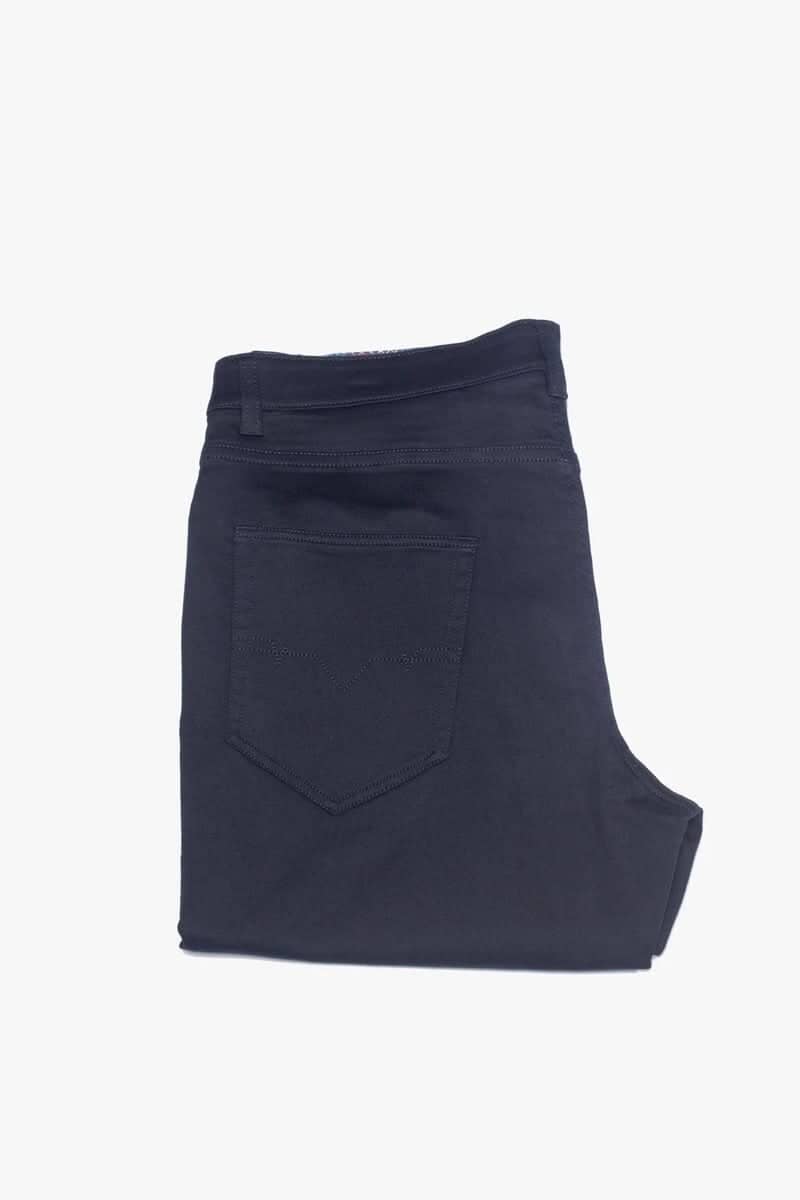 Jean Johnny pour homme, taille basse, coupe ajustée, en tissu extensible avec 5 poches.