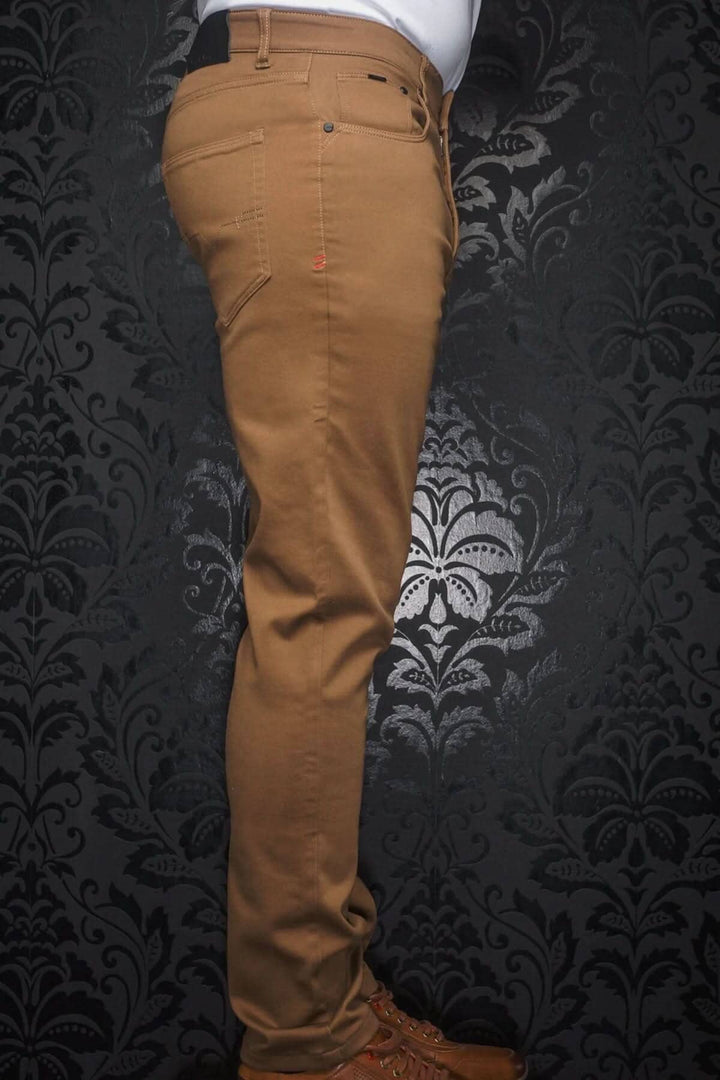 Jean Johnny homme coupe ajustée, taille basse avec 5 poches, en tissu extensible Tencel beige