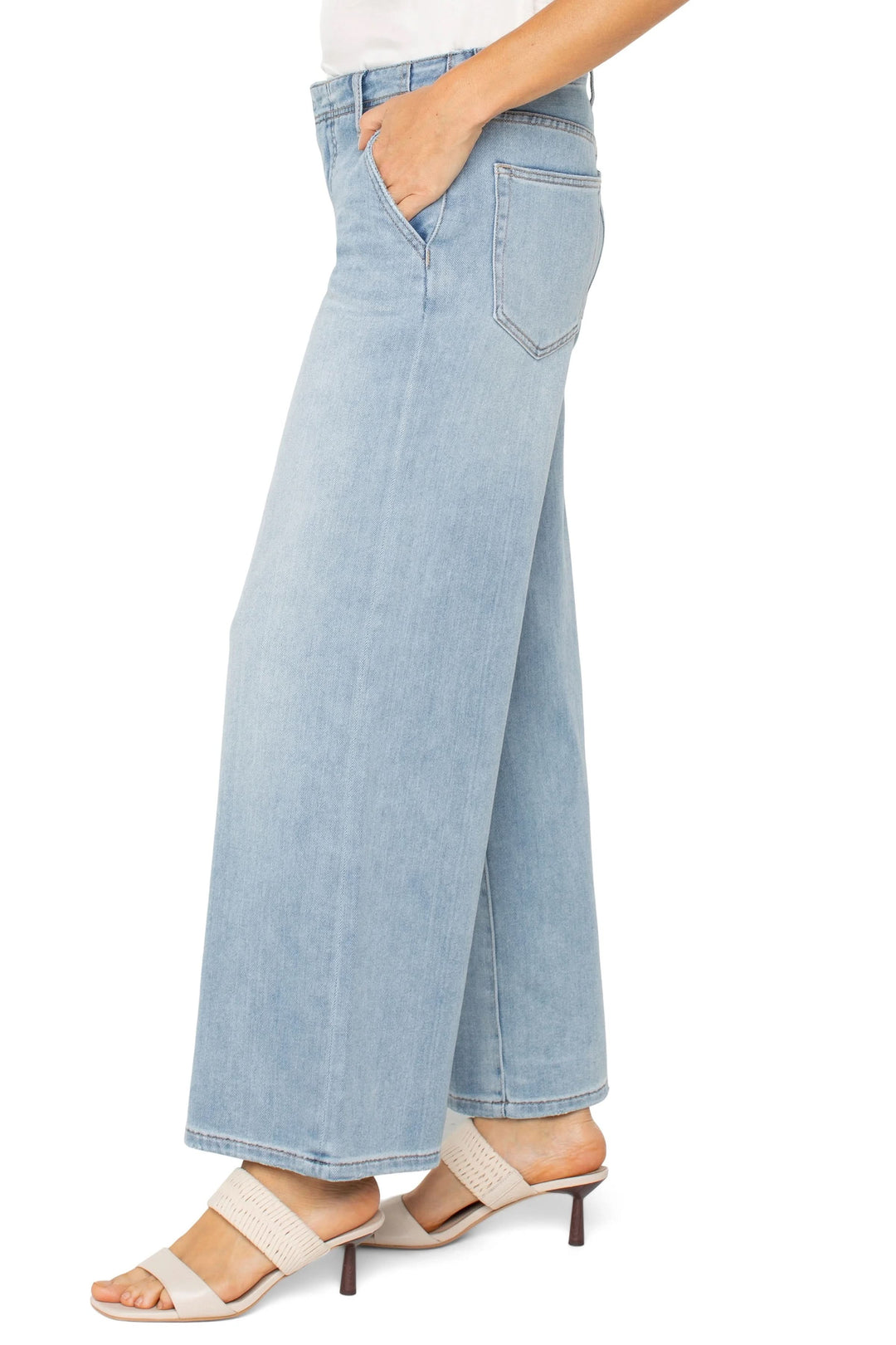 Jean The Weekender jambe très large taille haute, confort optimal, tendance moderne et élégante, décontracté et chic en bleu clair.