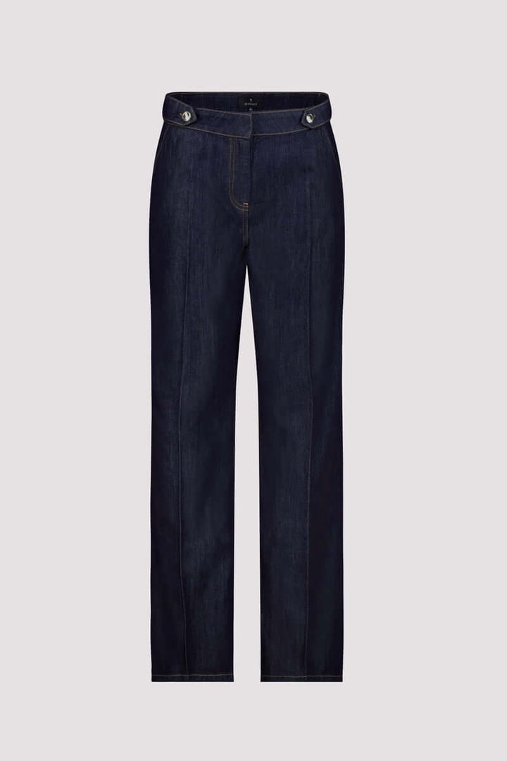 Jean taille haute en denim brut avec ceinture à boutons métalliques, coupe droite et ample, style élégant et décontracté.