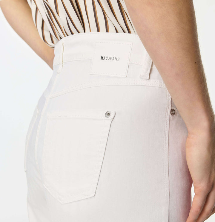 Jeans léger Dream wide cropped blanc avec couture soignée et étiquette de marque visible, offrant style et confort.