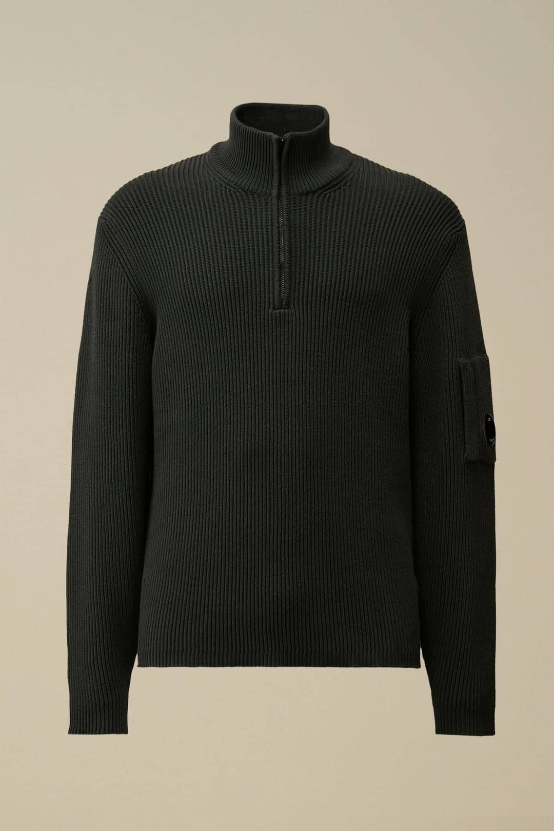 Pull en tricot côtelé demi-zip, en coton et nylon, couleur vert foncé, coupe régulière, style contemporain.
