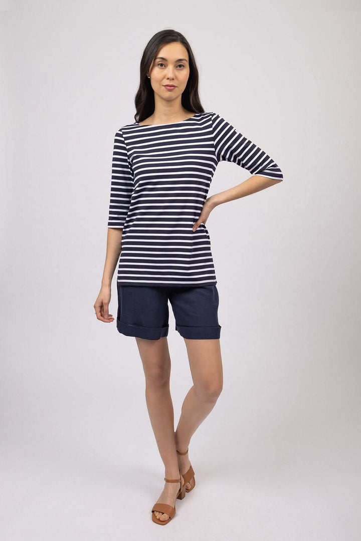 Marinière à col bateau PHARE, haut à rayures élégantes avec manches trois-quarts, silhouette intemporelle, matière douce et extensible.