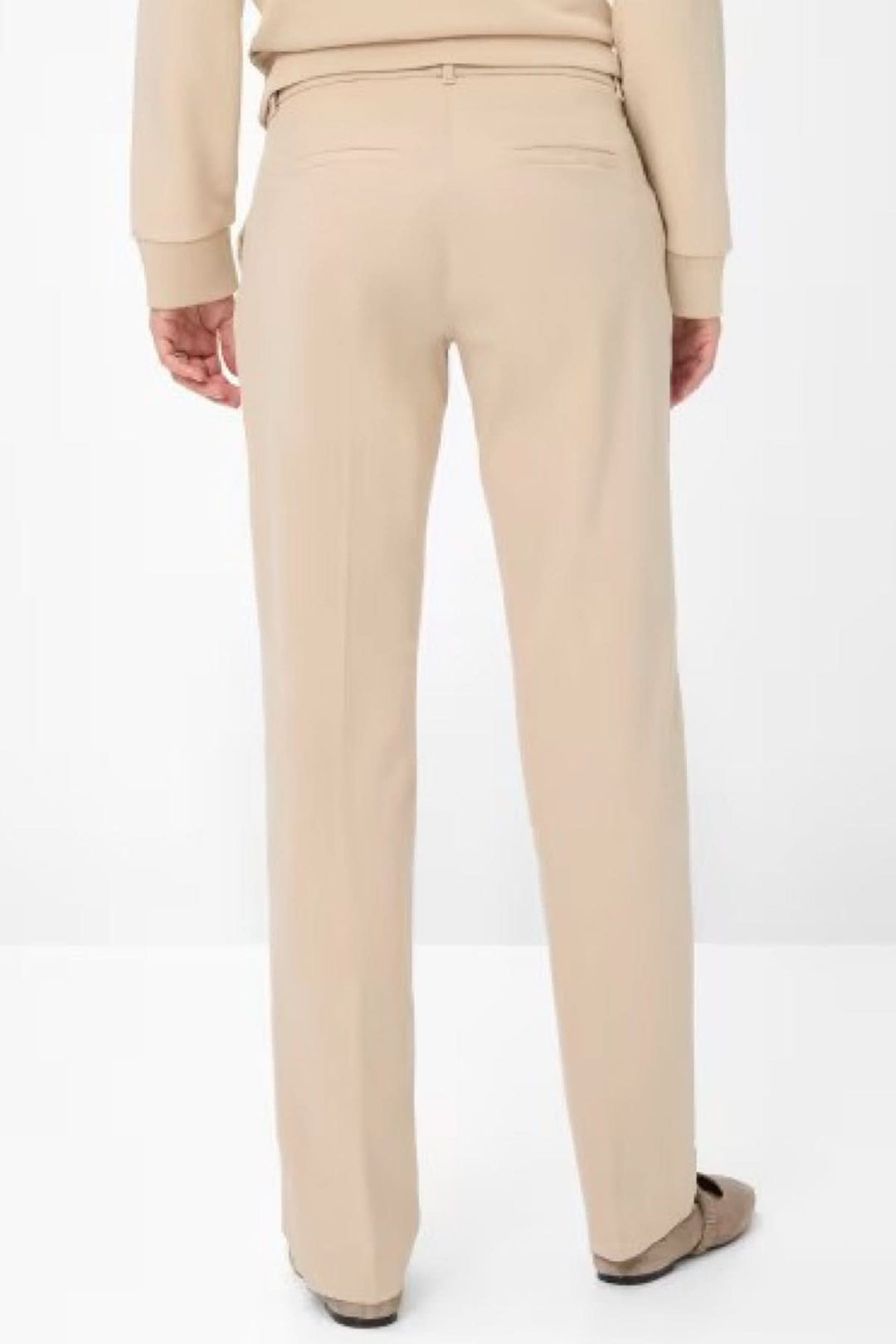 Pantalon chino Maron beige vue arrière, design chic avec poches et coupe droite pour un confort optimal.