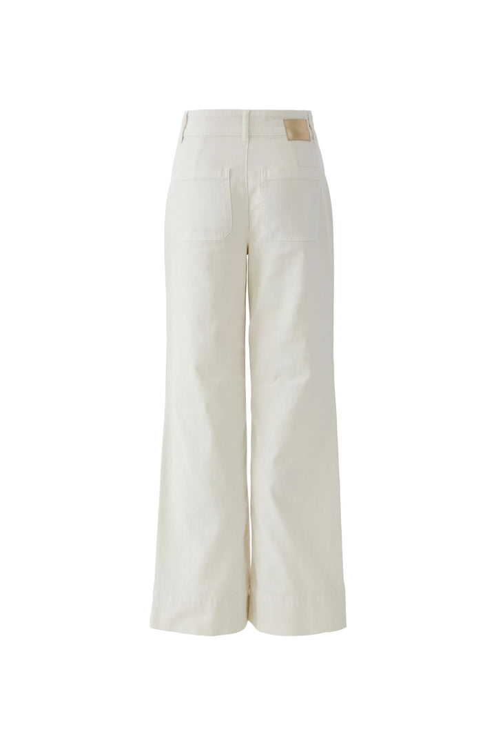 Pantalon droit à poches plaquées blanc avec coupe structurée et élégante. Idéal pour un look quotidien ou de bureau.