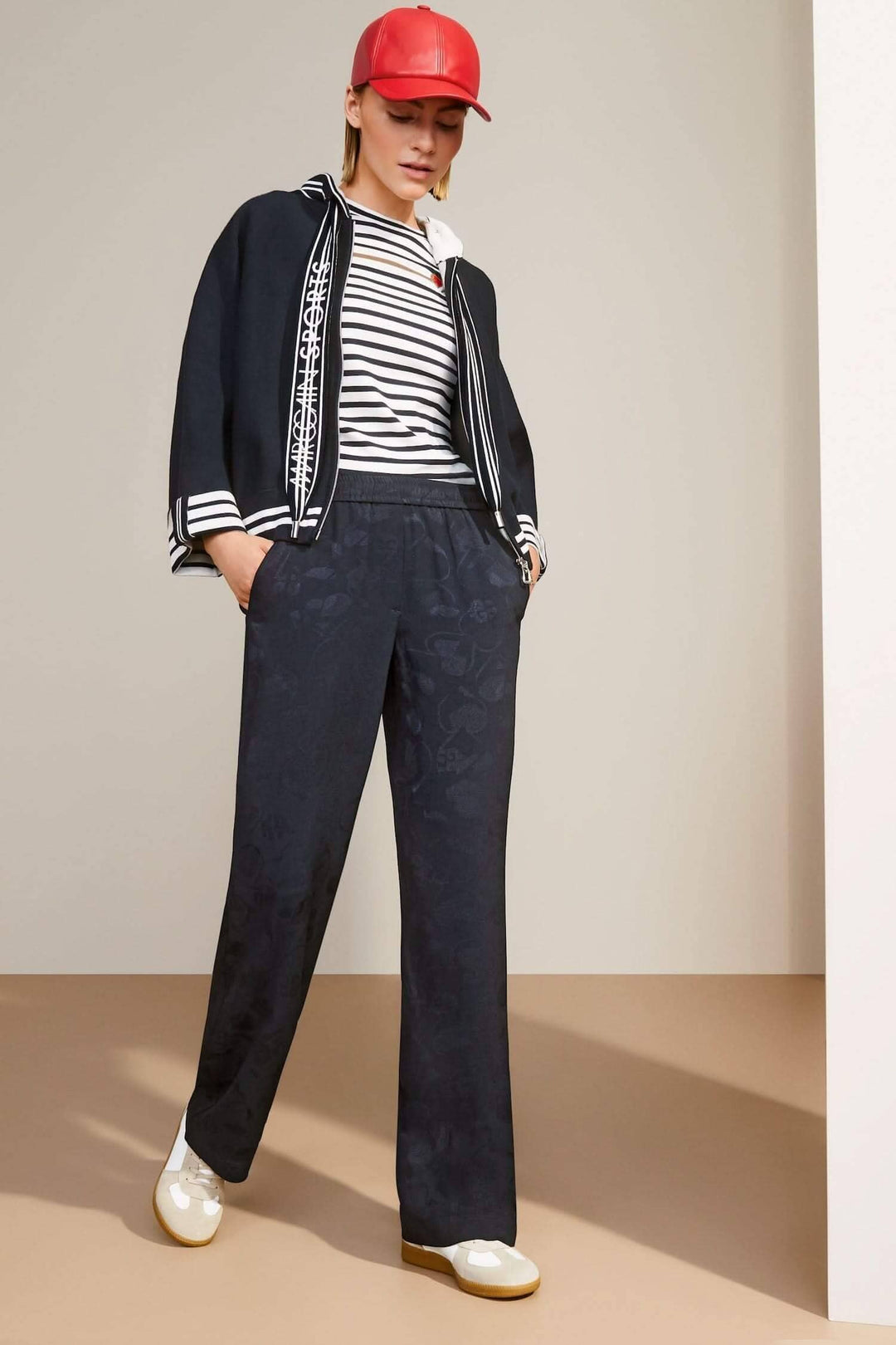 Pantalon à enfiler WASHINGTON en tissu fluide, taille élastiquée, coupe ample, modèle chic avec motif contraste.