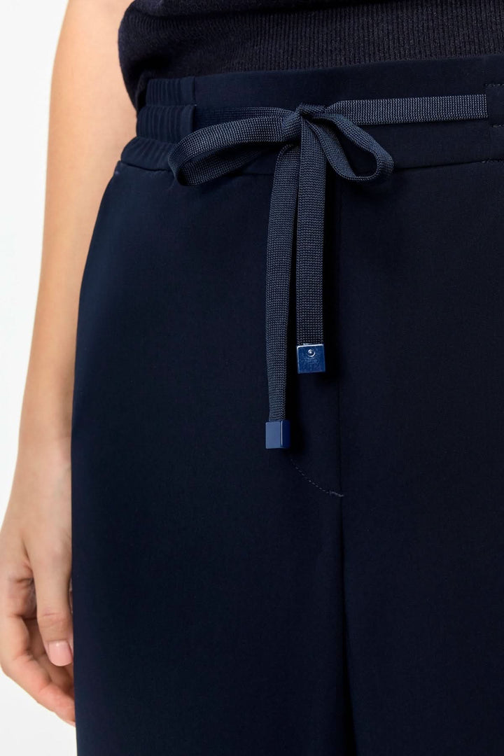 Pantalon fluide CHRISTY noir avec taille élastique et cordon ajustable, style élégant et confortable.