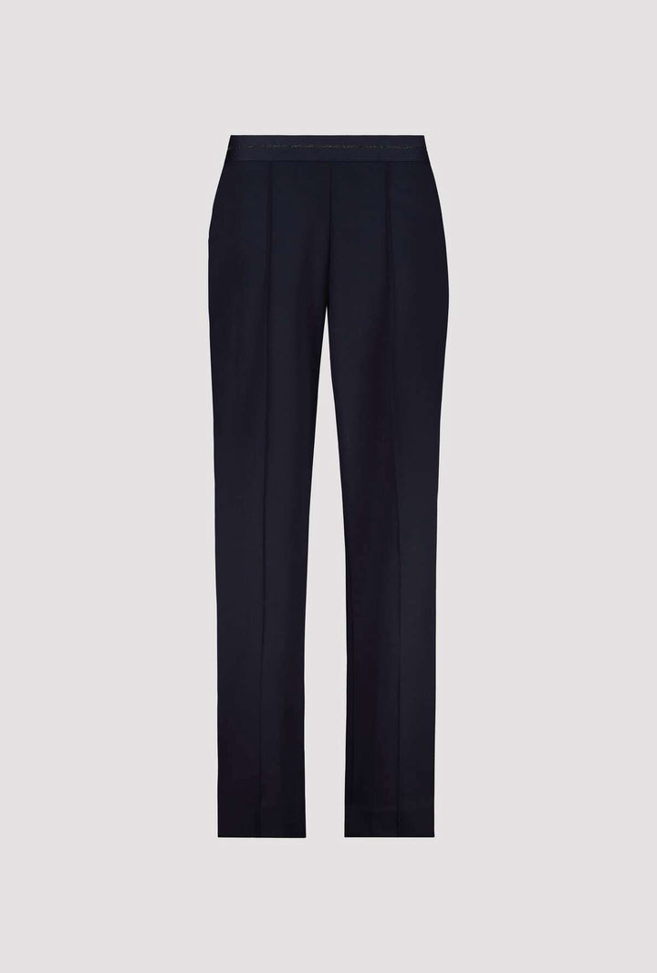 Pantalon habillé à plis droits pour une silhouette élégante et intemporelle, idéal pour tenues professionnelles ou soirées élégantes.
