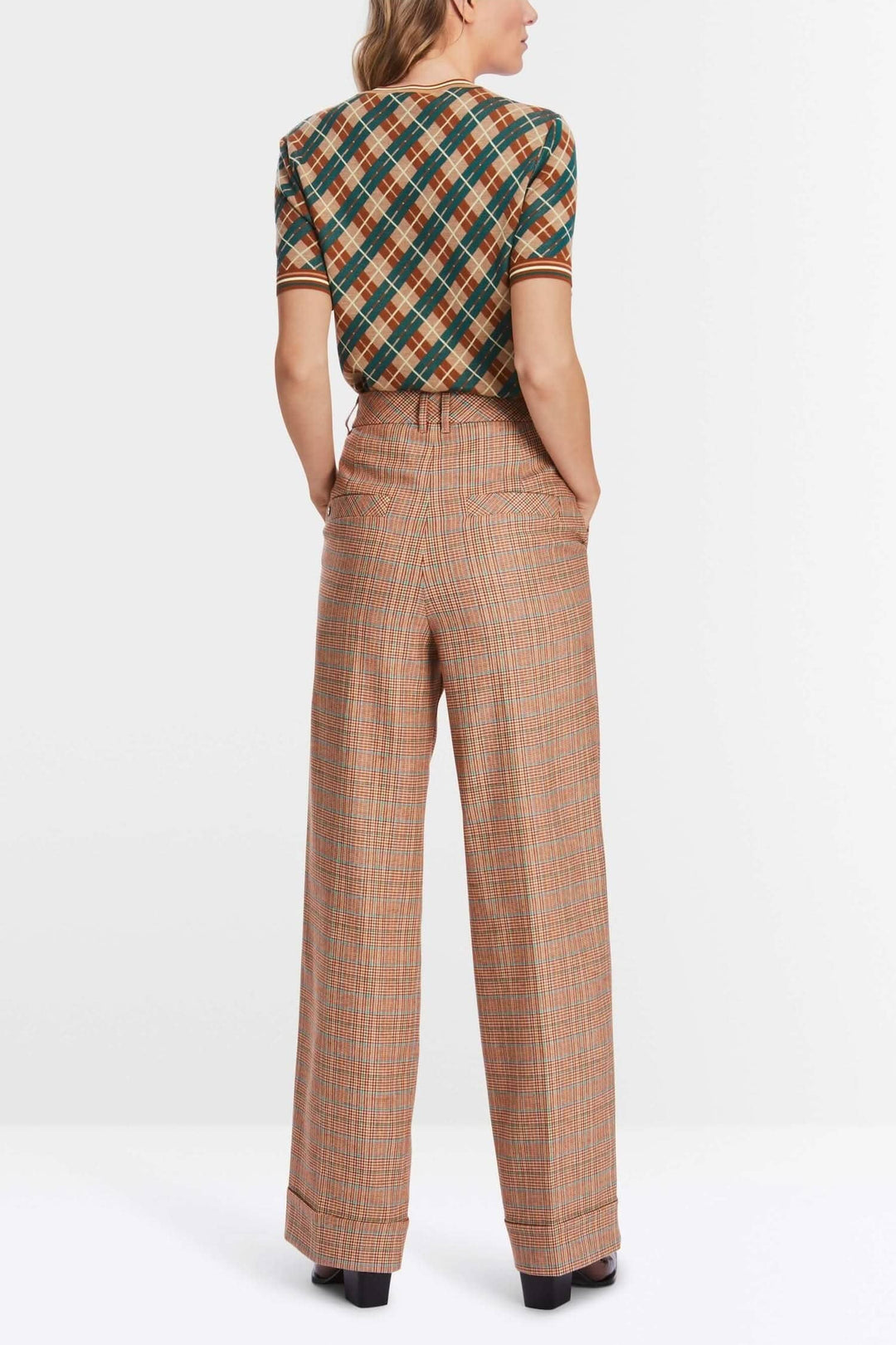 Pantalon à motifs mini pépite avec jambe large et revers, parfait pour une tenue professionnelle.