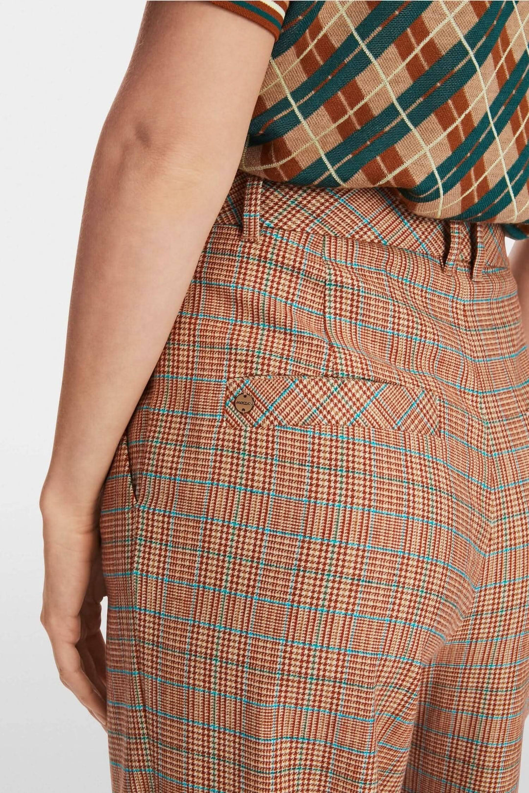 Pantalon à motifs mini pépite avec jambe large, revers et texture en laine, élasthanne et viscose.