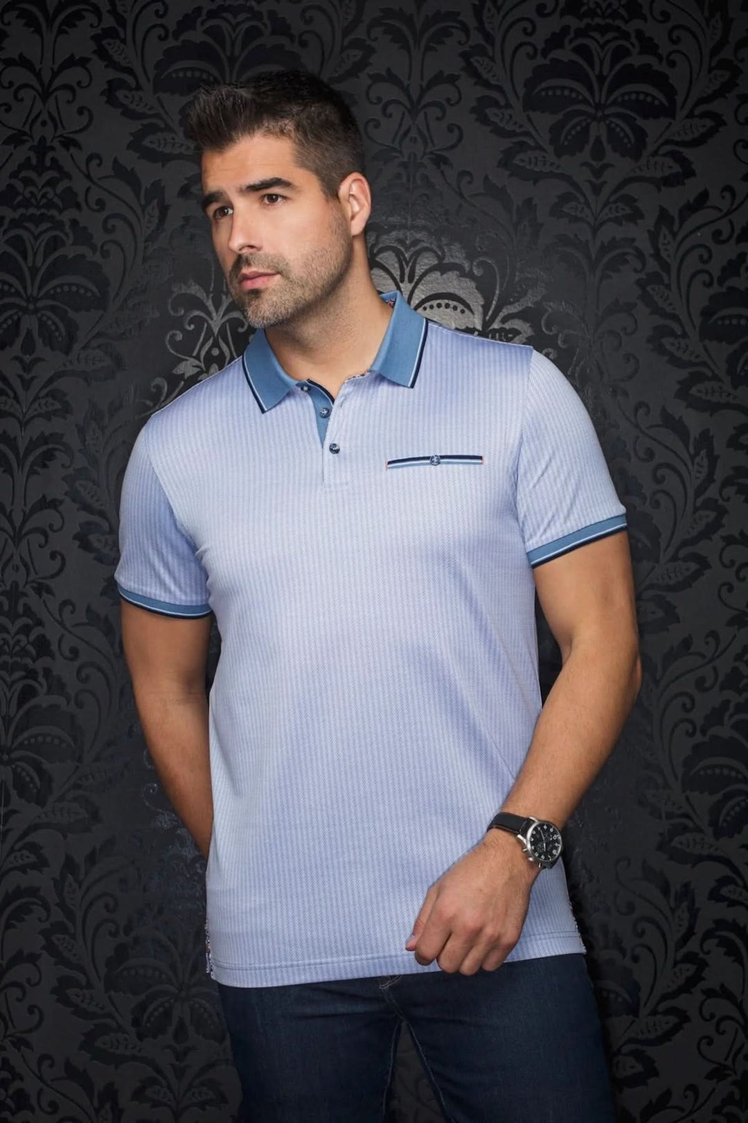 Polo Mayberry en micro-motif avec col structuré et détails contrastants, look chic pour le week-end.