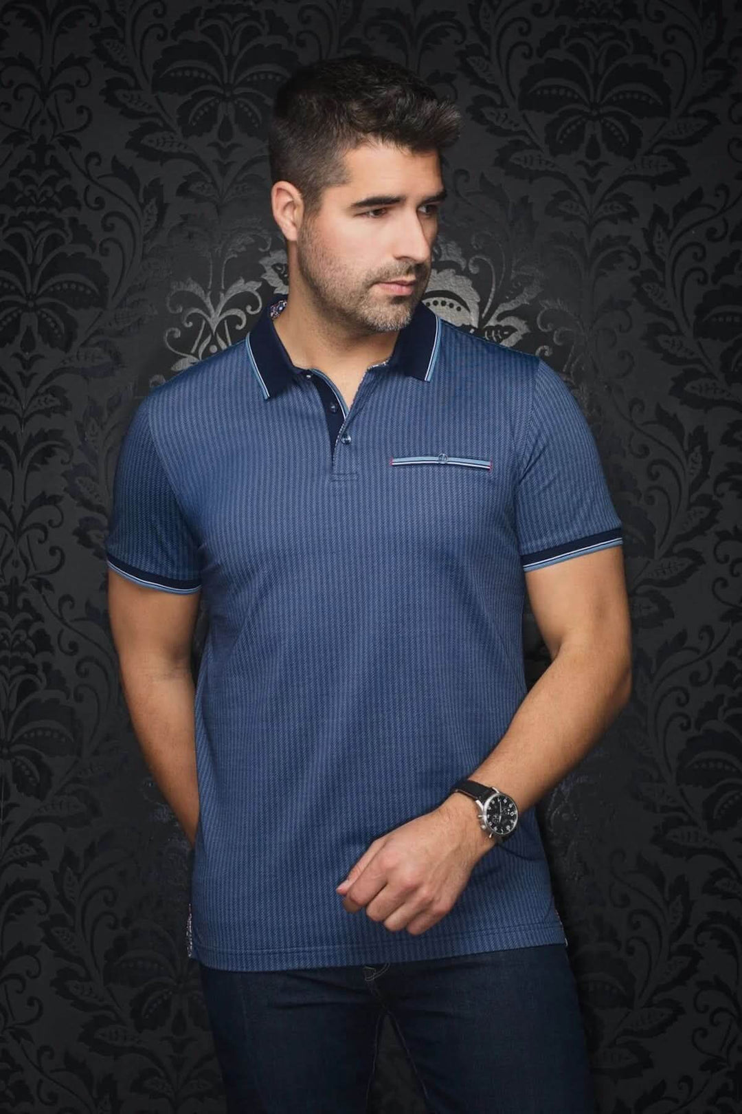 Polo Mayberry à micro-motif, col structuré, détails contrastants, idéale pour un look chic.