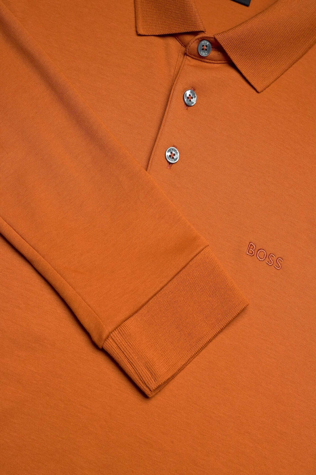 Polo manches longues Pado en coton avec col plat et patte à trois boutons, style décontracté BOSS.