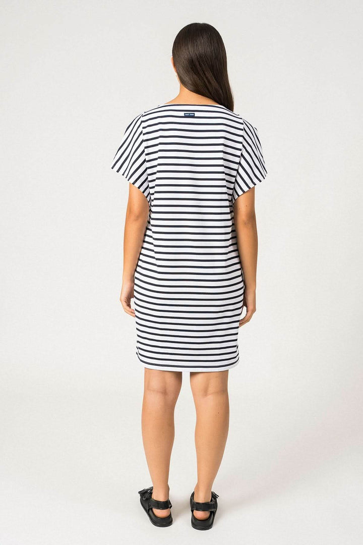 Robe Cassis à rayures bretonnes, manches chauve-souris, idéale pour les journées ensoleillées.