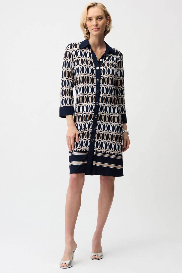 Robe chemisier imprimée graphique avec imprimé structuré et fermeture boutonnée, coupe droite pour un look élégant et confortable.