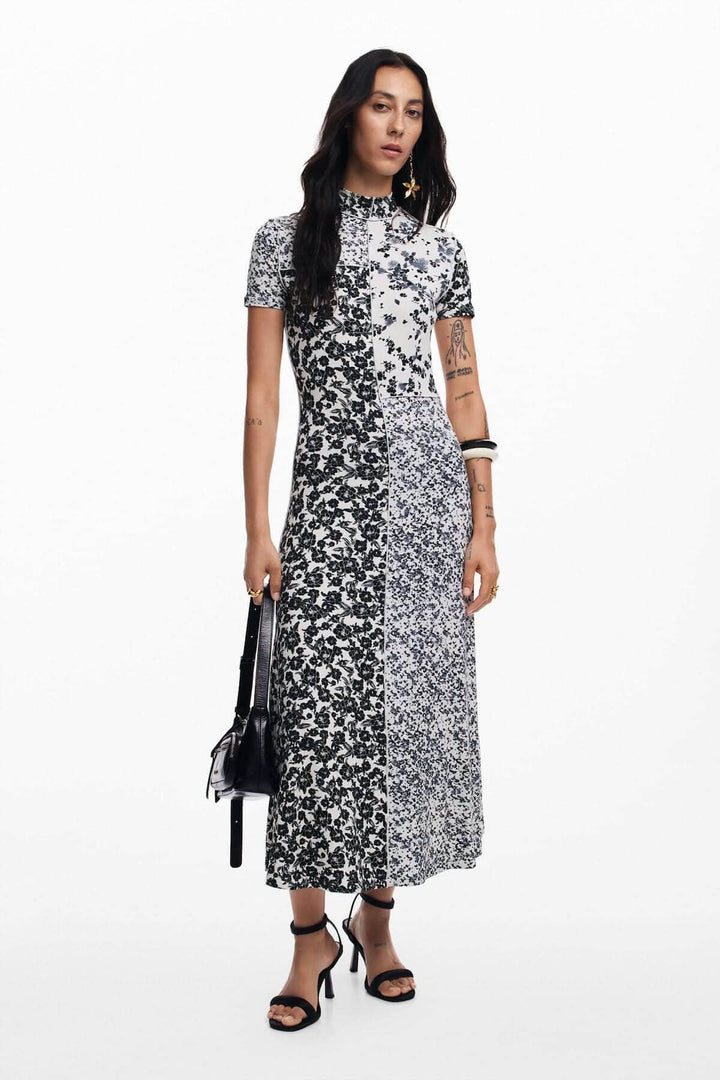 Robe longue à manches courtes en imprimé floral noir et blanc, jupes midi, style chic décontracté.