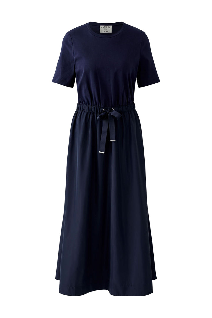 Robe midi à taille ajustable en bleu, style minimaliste et contemporain avec manches courtes et jupe fluide.