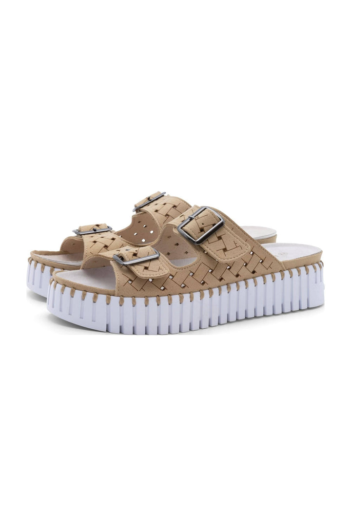 Sandales Tulip C1012 en cuir beige tressé avec semelle blanche, design moderne pour un look estival élégant.
