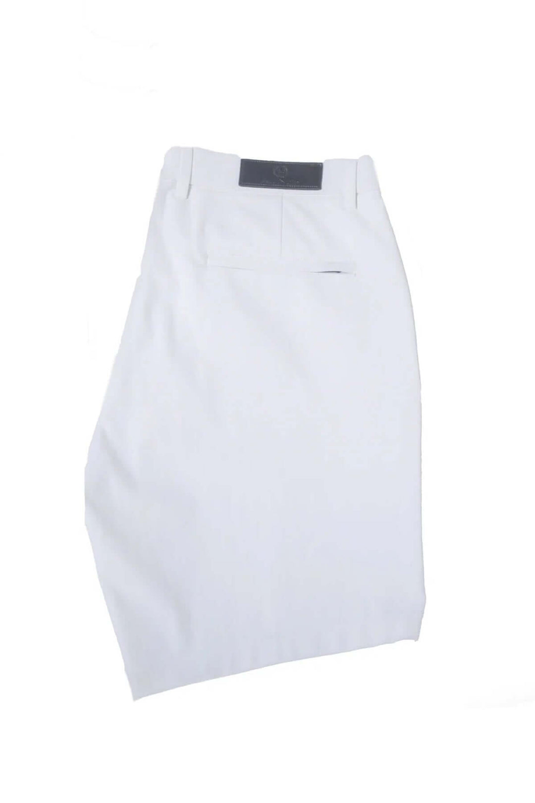 Shorts Limao-Solaris en blanc, coupe moderne avec poches arrière et détails soignés, idéal pour l&