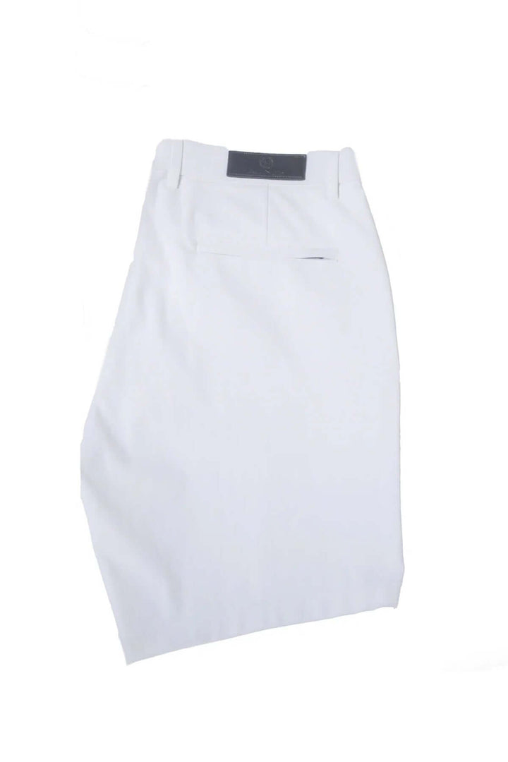 Shorts Limao-Solaris en blanc, coupe moderne avec poches arrière et détails soignés, idéal pour l&