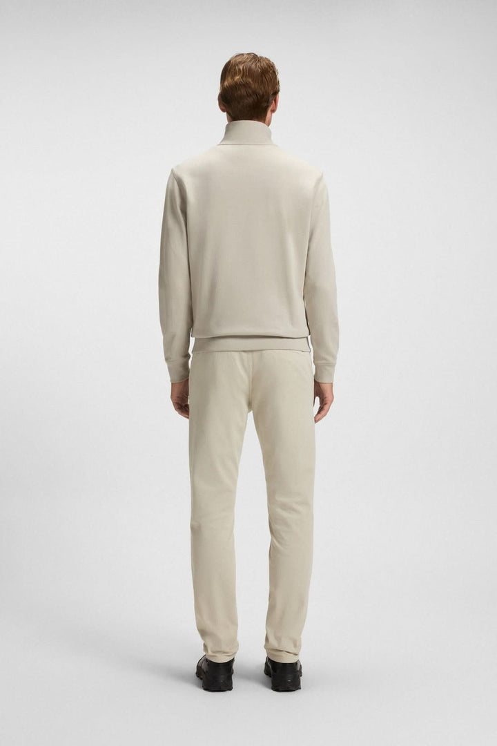 Homme portant le Sweatshirt à demi-zip en coton éponge BOSS, vue de dos, style casual chic.
