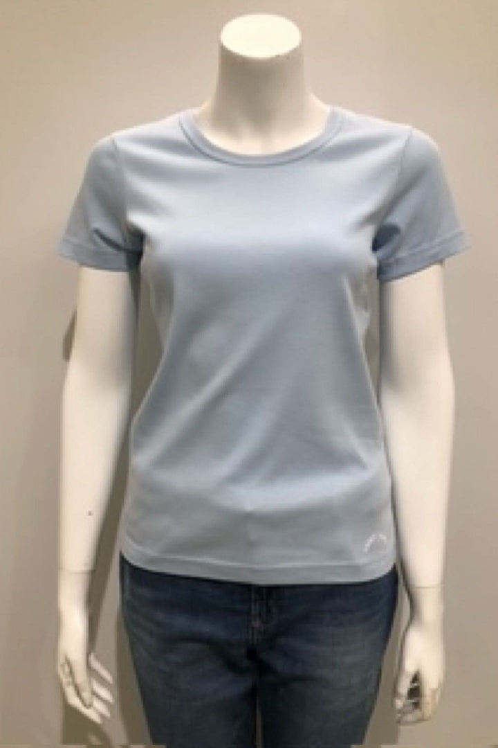 T-shirt AJACCIO II, bleu ciel avec manches courtes, coupe ajustée, sérigraphie 'Saint James', 100% coton, porté sur mannequin.