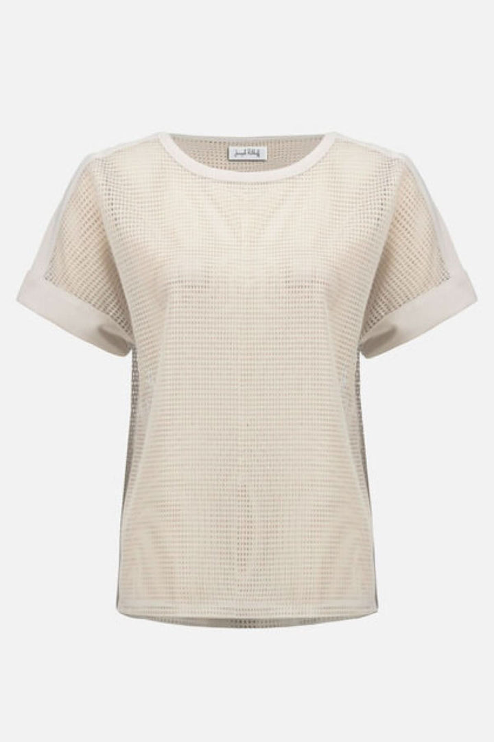 T-shirt ajouré fluide avec maille quadrillée et manches courtes à revers, idéal pour un style contemporain et décontracté.
