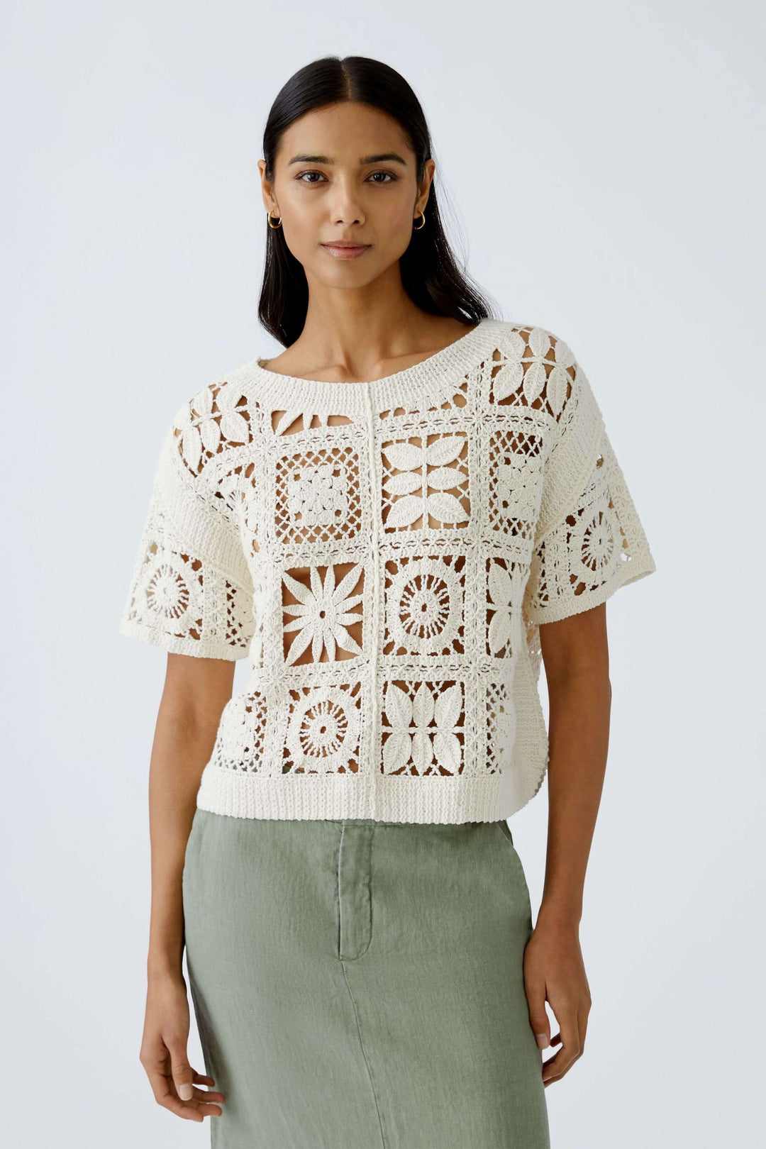 T-shirt crocheté à motifs géométriques, coupe courte, style bohème chic, été, encolure ronde, manches courtes.