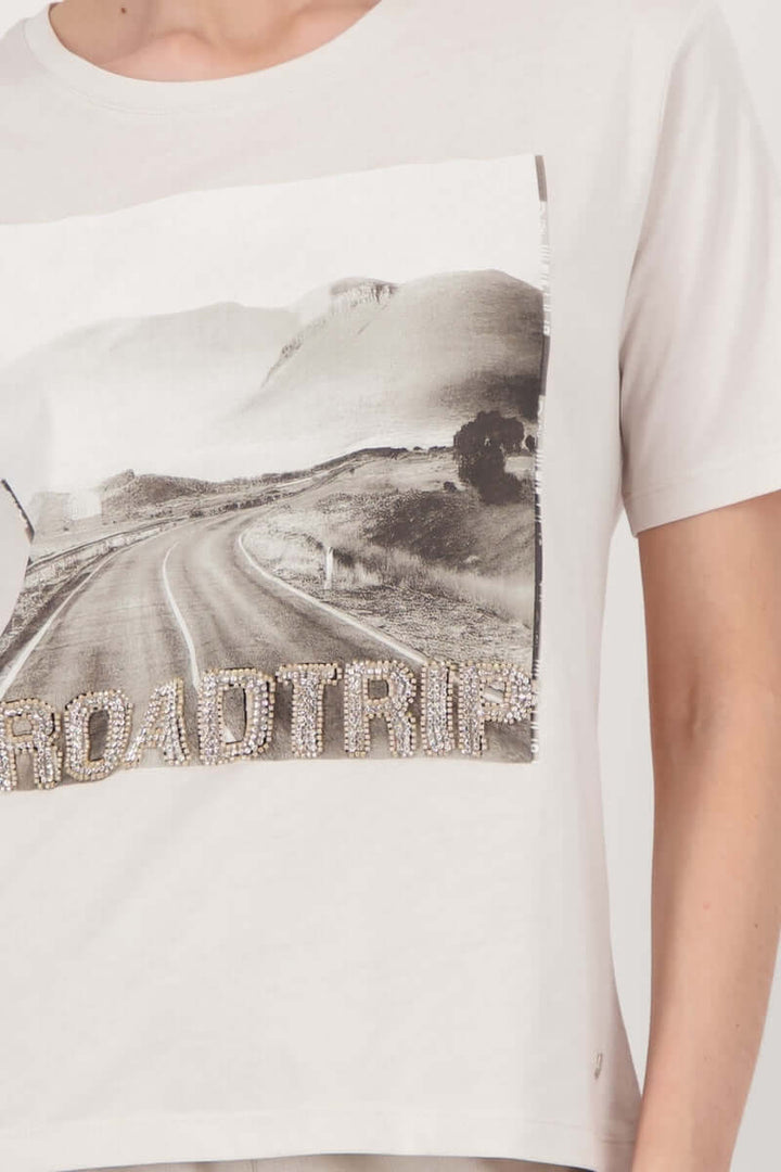 T-shirt imprimé avec photo road trip et strass, manches courtes, style casual chic pour un look original et confortable.