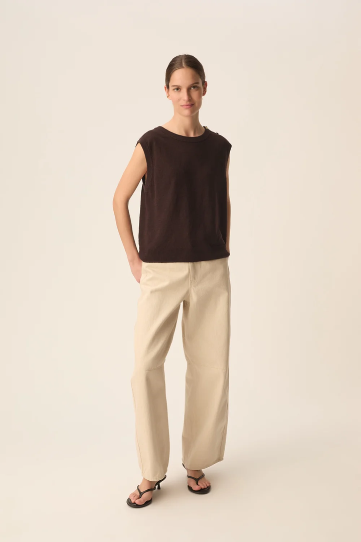 Brazou sleeveless jacket in fine knit with button details