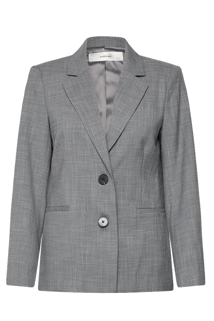Veston tailleur structuré Cadie avec coupe droite, col à revers classiques, fermeture à deux boutons et manches longues grises élégantes.