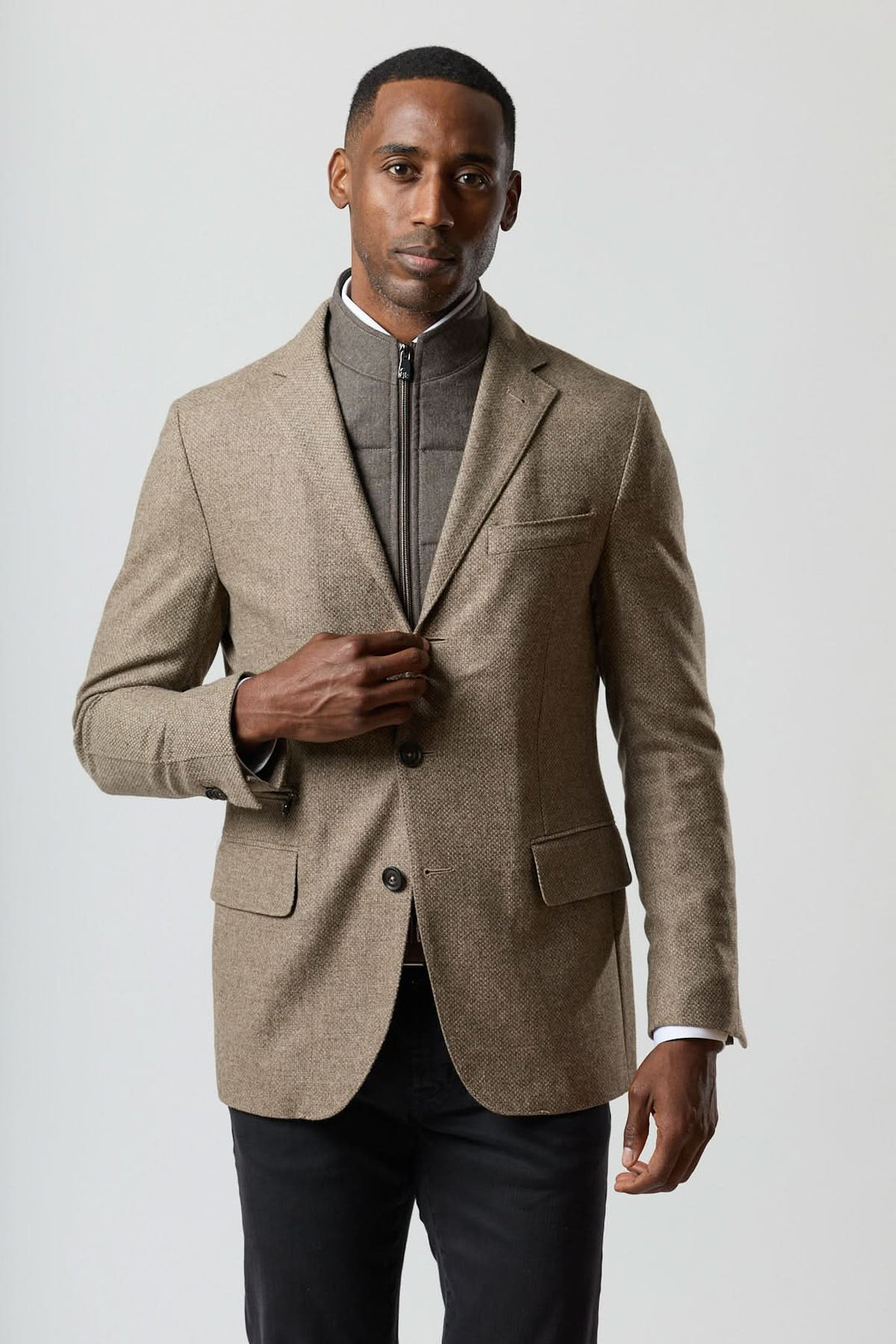 Veston texturé en laine avec col amovible intégré, Corneliani, beige doré, tissu texturé, insert zippé, allure élégante et contemporaine.